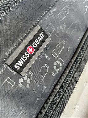 🌎 🛫 SwissGear Metallic Blue Hardside Spinner Carry-On 🛬 🌎